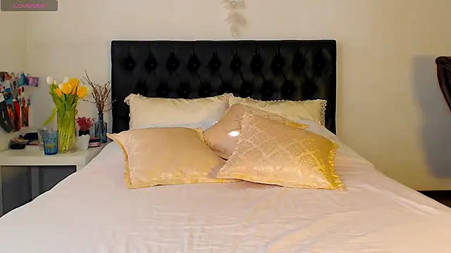 Snapshot of Goddess_Squirt_ chatting on 03-13-25, 02:05 Goddess Squirt online show from 03-13-25, 02:05