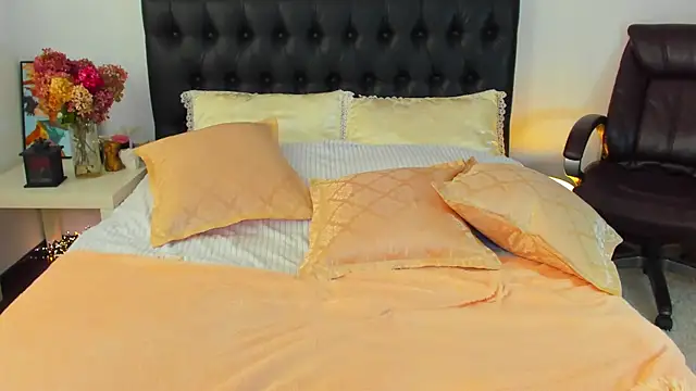 Snapshot of Goddess_Squirt_ chatting on 10-16-25, 03:18 Goddess Squirt online show from 10-16-25, 03:18