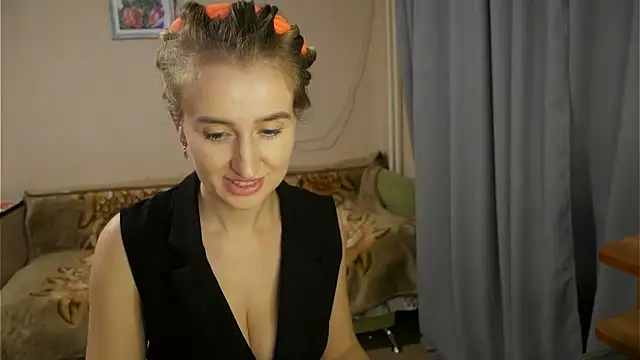 Sophiloren online show from 01-21-25, 06:45