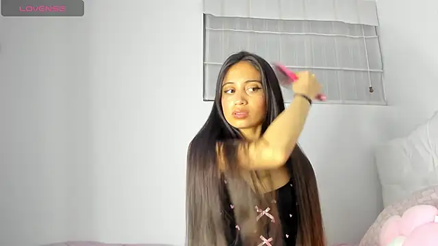 Snapshot of Loren_parissi chatting on 11-12-25, 04:13 Loren parissi online show from 11-12-25, 04:13