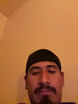 Snapshot of twohightwonut805 chatting on 01-18-26, 04:27 twohightwonut805 online show from 01-18-26, 04:27