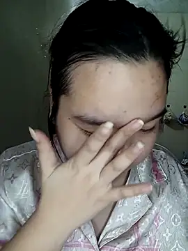 Snapshot of Thomgdee chatting on 10-22-25, 01:39 Thomgdee online show from 10-22-25, 01:39