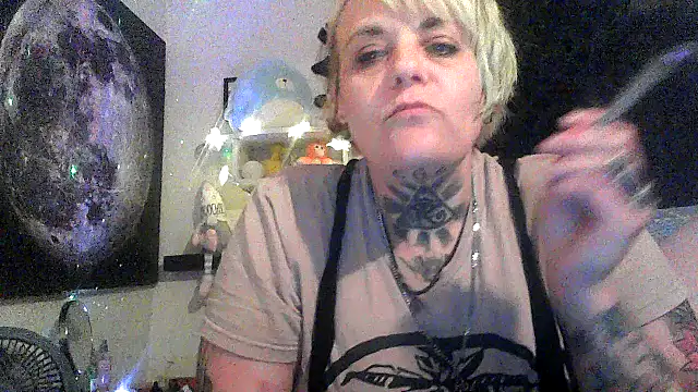 Snapshot of Hunniebunnie78 chatting on 06-15-26, 03:31 Hunniebunnie78 online show from 06-15-26, 03:31