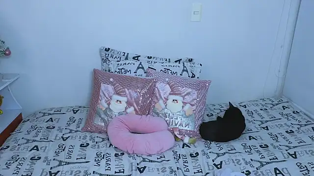 Lorenne Miller online show from 12-12-24, 01:43