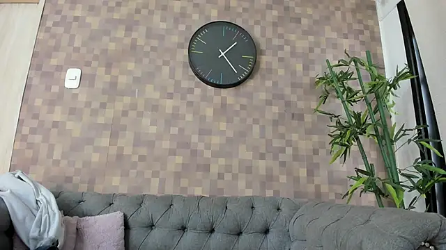 nataly velez online show from 10-31-25, 07:37