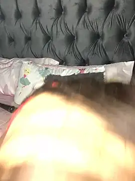 Snapshot of Anaelle24 chatting on 01-18-25, 10:06 Anaelle24 online show from 01-18-25, 10:06