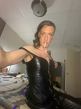 Snapshot of kikiwonderbar chatting on 03-18-26, 01:31 kikiwonderbar online show from 03-18-26, 01:31