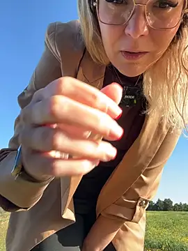 EmyLana online show from 04-21-26, 06:52