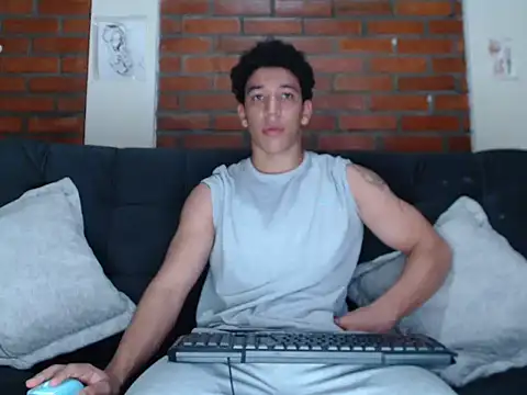 Snapshot of ethan_noir chatting on 12-14-24, 05:29 ethan noir online show from 12-14-24, 05:29