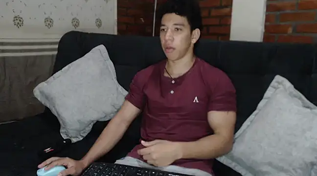 Snapshot of ethan_noir chatting on 01-02-25, 05:46 ethan noir online show from 01-02-25, 05:46