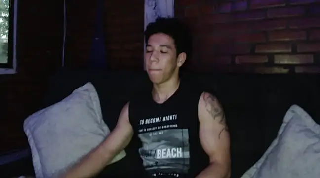 Snapshot of ethan_noir chatting on 01-03-25, 11:01 ethan noir online show from 01-03-25, 11:01