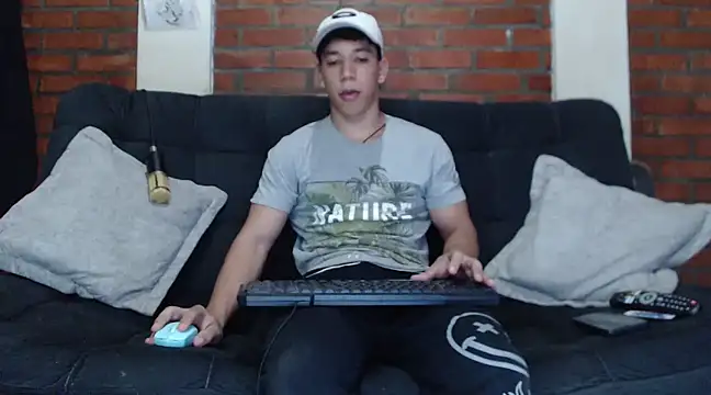 Snapshot of ethan_noir chatting on 01-22-25, 05:16 ethan noir online show from 01-22-25, 05:16