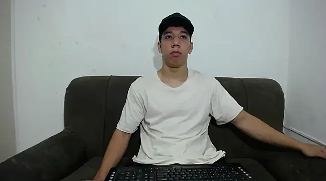 Snapshot of ethan_noir chatting on 02-12-25, 06:19 ethan noir online show from 02-12-25, 06:19