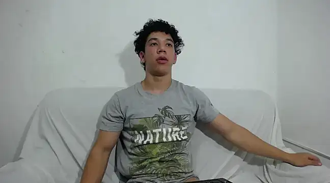 Snapshot of ethan_noir chatting on 02-16-25, 05:15 ethan noir online show from 02-16-25, 05:15