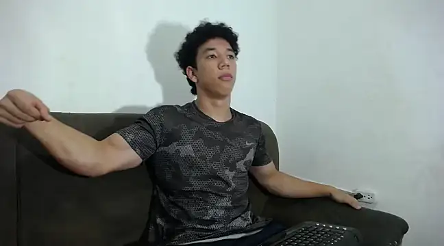 Snapshot of ethan_noir chatting on 02-25-25, 09:24 ethan noir online show from 02-25-25, 09:24