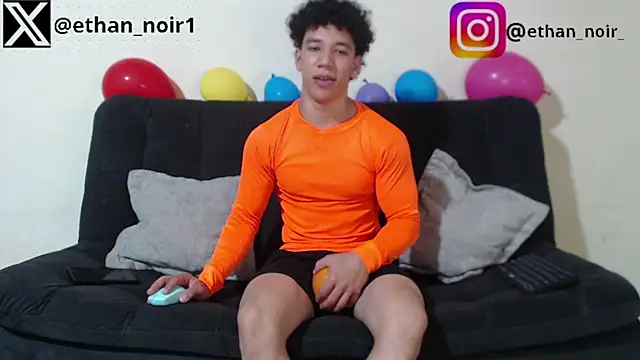 Snapshot of ethan_noir chatting on 03-20-25, 08:19 ethan noir online show from 03-20-25, 08:19