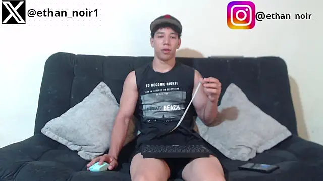 Snapshot of ethan_noir chatting on 03-21-25, 04:51 ethan noir online show from 03-21-25, 04:51