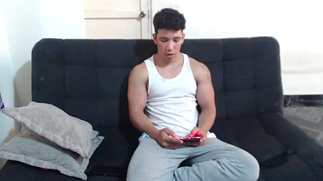 Snapshot of ethan_noir chatting on 09-12-25, 04:40 ethan noir online show from 09-12-25, 04:40