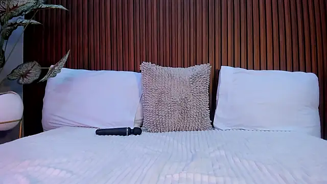 Snapshot of alisson_81 chatting on 10-01-25, 07:42 alisson 81 online show from 10-01-25, 07:42