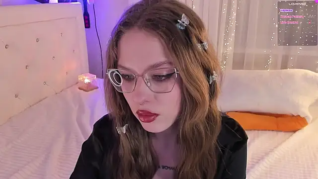 Snapshot of Natural_pussy chatting on 03-18-25, 06:37 Natural pussy online show from 03-18-25, 06:37