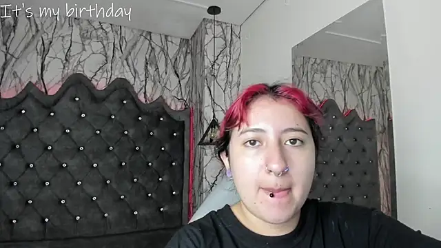 Snapshot of larissa01_ chatting on 01-27-25, 02:42 larissa01 online show from 01-27-25, 02:42