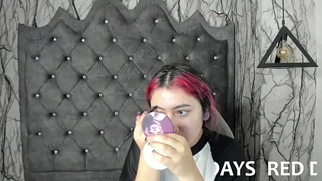 Snapshot of larissa01_ chatting on 02-05-25, 03:13 larissa01 online show from 02-05-25, 03:13