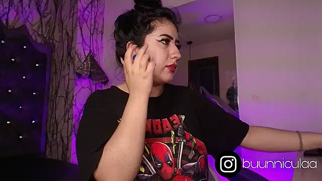 Snapshot of larissa01_ chatting on 10-04-25, 03:26 larissa01 online show from 10-04-25, 03:26