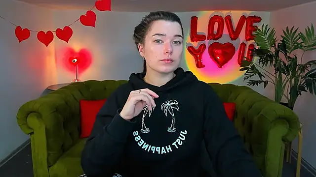 Snapshot of _Sun_Shy_ chatting on 02-23-25, 12:59 Sun Shy online show from 02-23-25, 12:59