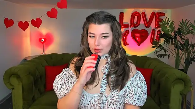 Snapshot of _Sun_Shy_ chatting on 03-06-25, 04:28 Sun Shy online show from 03-06-25, 04:28