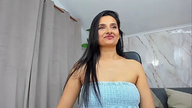 Snapshot of JennaPrice chatting on 08-06-26, 09:39 JennaPrice online show from 08-06-26, 09:39