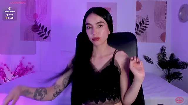 Snapshot of samy_lewis chatting on 10-23-25, 04:01 samy lewis online show from 10-23-25, 04:01