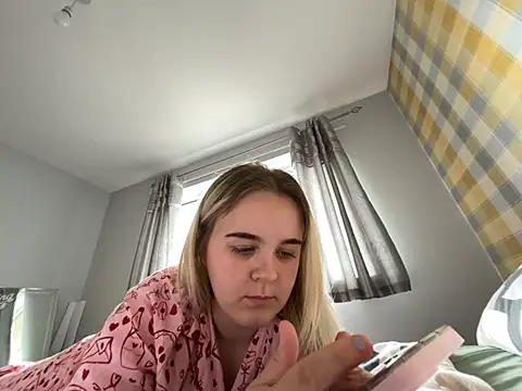 Snapshot of princess_blondex chatting on 06-03-26, 02:44 princess blondex online show from 06-03-26, 02:44