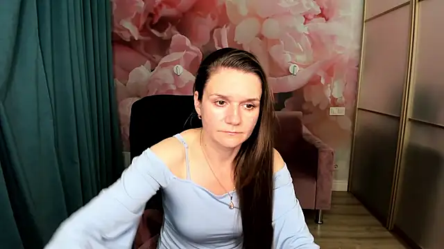 AriaGray online show from 11-13-25, 03:22