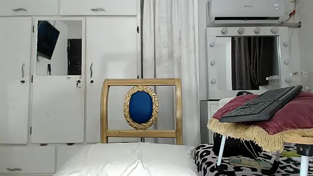 Snapshot of marcella6 chatting on 02-21-25, 04:48 marcella6 online show from 02-21-25, 04:48