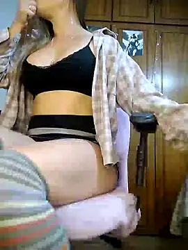 Snapshot of deliciousqueenhot chatting on 09-25-25, 08:12 deliciousqueenhot online show from 09-25-25, 08:12