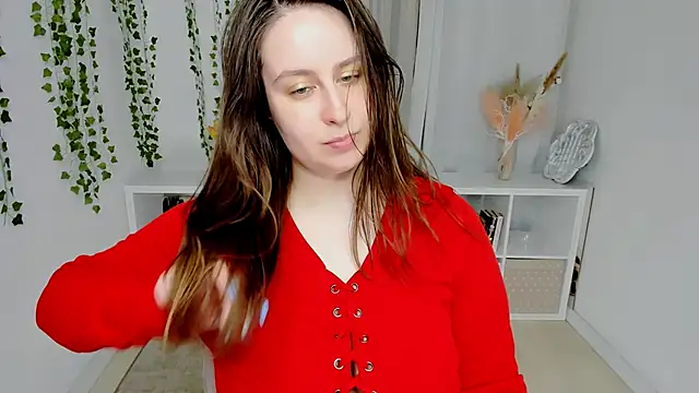 Snapshot of Lattea chatting on 06-21-26, 12:30 Lattea online show from 06-21-26, 12:30