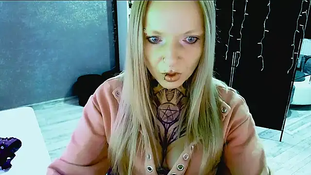 Snapshot of InesGold chatting on 09-18-25, 07:10 InesGold online show from 09-18-25, 07:10