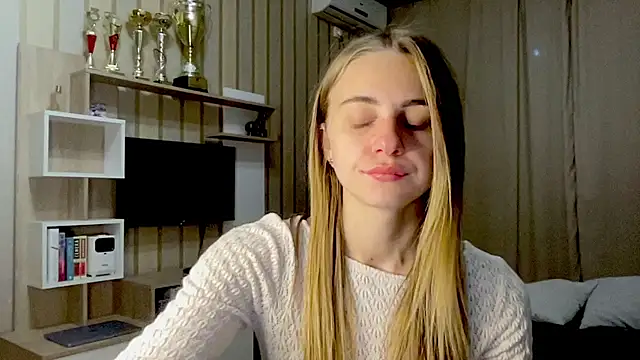 GraceTorrez online show from 10-04-25, 05:22