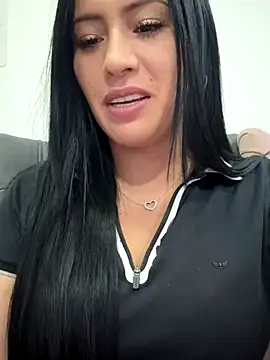 Sara luna  online show from 12-15-25, 12:37