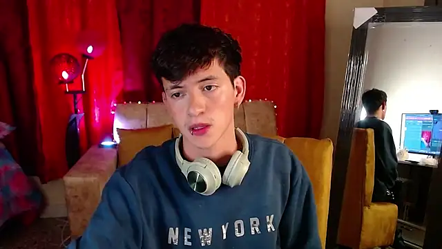 Snapshot of GabyThoms chatting on 12-20-24, 11:26 GabyThoms online show from 12-20-24, 11:26