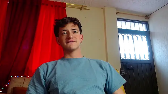 Snapshot of GabyThoms chatting on 01-02-25, 08:02 GabyThoms online show from 01-02-25, 08:02