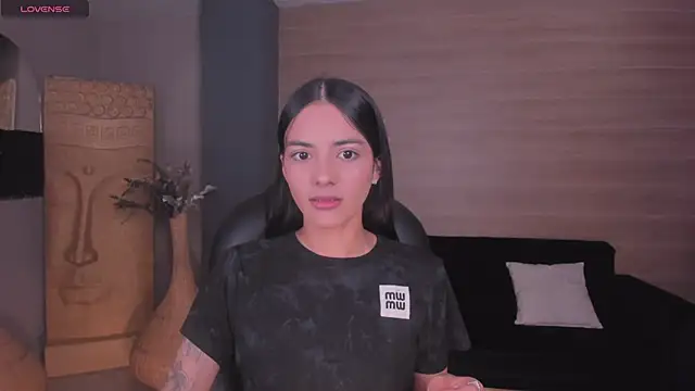 Snapshot of HannahJamesX chatting on 01-03-25, 06:46 HannahJamesX online show from 01-03-25, 06:46