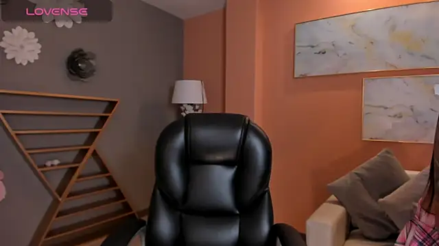 Snapshot of HannahJamesX chatting on 02-10-25, 05:41 HannahJamesX online show from 02-10-25, 05:41