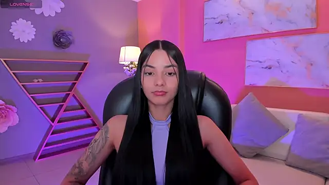 Snapshot of HannahJamesX chatting on 02-18-25, 10:25 HannahJamesX online show from 02-18-25, 10:25