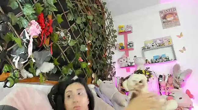 Snapshot of LunaDeCristall chatting on 02-14-25, 11:53 LunaDeCristall online show from 02-14-25, 11:53