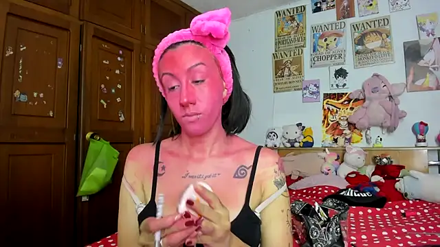 Snapshot of LunaDeCristall chatting on 10-23-25, 05:07 LunaDeCristall online show from 10-23-25, 05:07