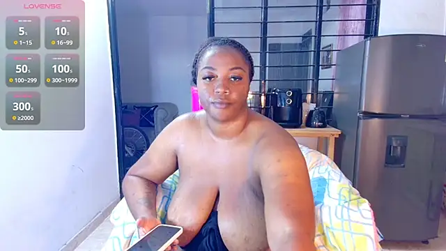 Snapshot of CiaraEbony chatting on 02-12-25, 12:44 CiaraEbony online show from 02-12-25, 12:44