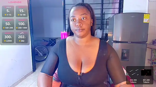 Snapshot of CiaraEbony chatting on 02-28-25, 10:20 CiaraEbony online show from 02-28-25, 10:20