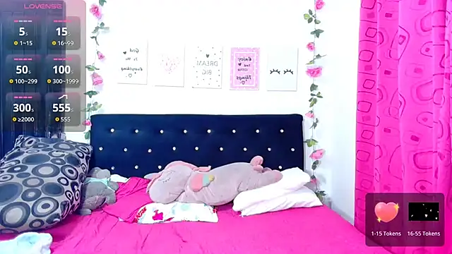 Snapshot of CiaraEbony chatting on 09-28-25, 11:54 CiaraEbony online show from 09-28-25, 11:54