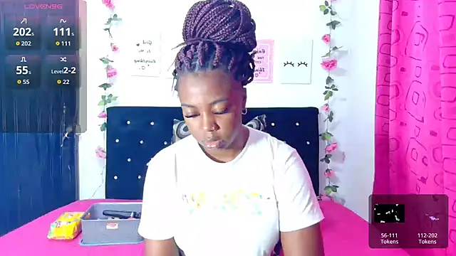 Snapshot of CiaraEbony chatting on 10-23-25, 02:00 CiaraEbony online show from 10-23-25, 02:00